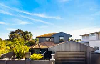 8 Selwyn Road, Hospital Hill