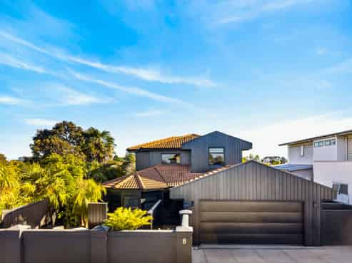 8 Selwyn Road, Hospital Hill