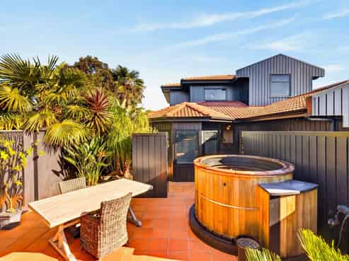 8 Selwyn Road, Hospital Hill