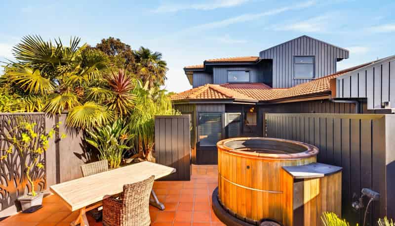 8 Selwyn Road, Hospital Hill
