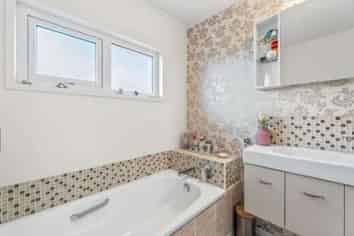 71 Stapleford Crescent, Browns Bay