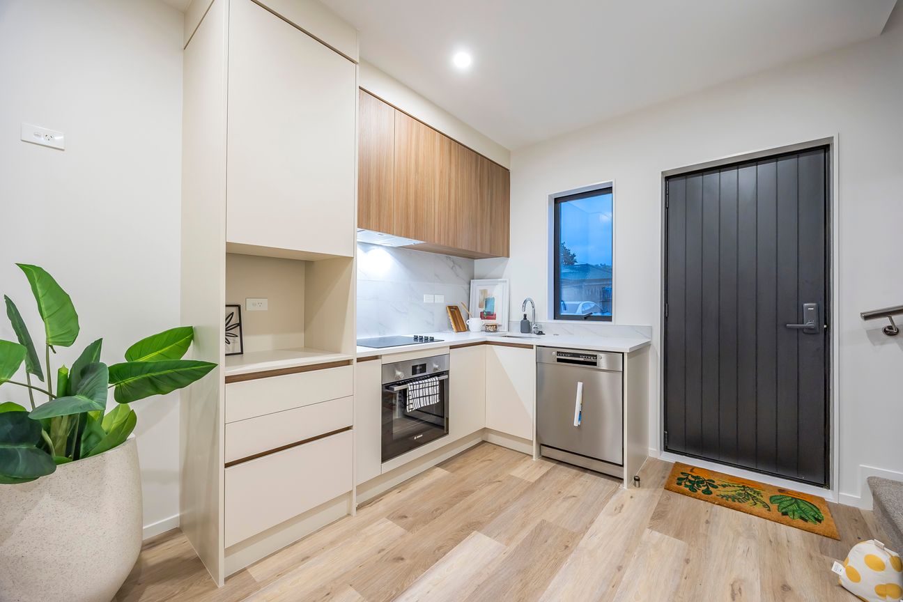 Urgent Sale The Cheapest 2-Bdrm in Mangere Bridge! - Więcej