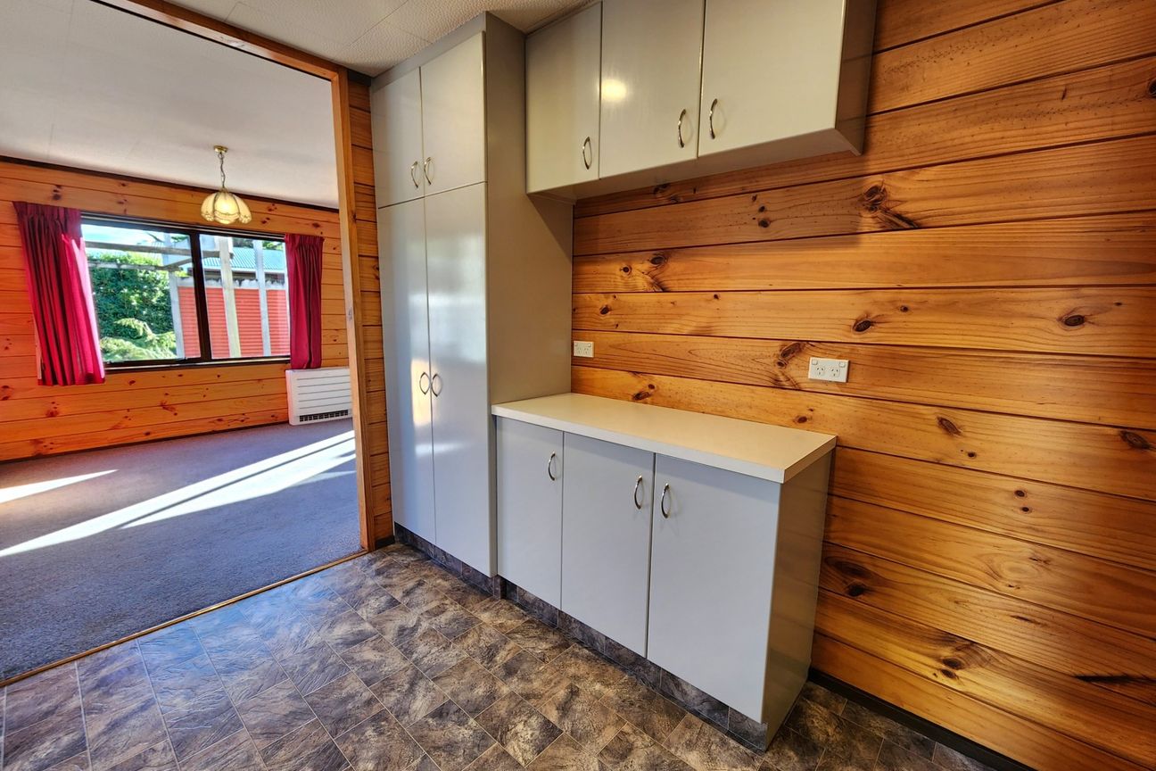 Private, practical & packed with garaging - Widok 3