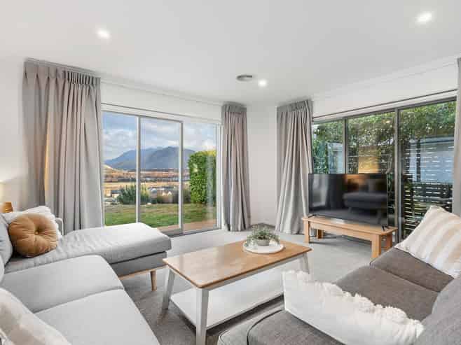 3 Shipton Court, Lower Shotover