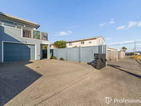6A Nelson Street, Petone