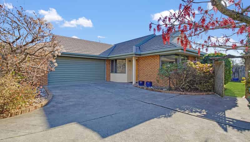 8 Idesia Grove, Richmond