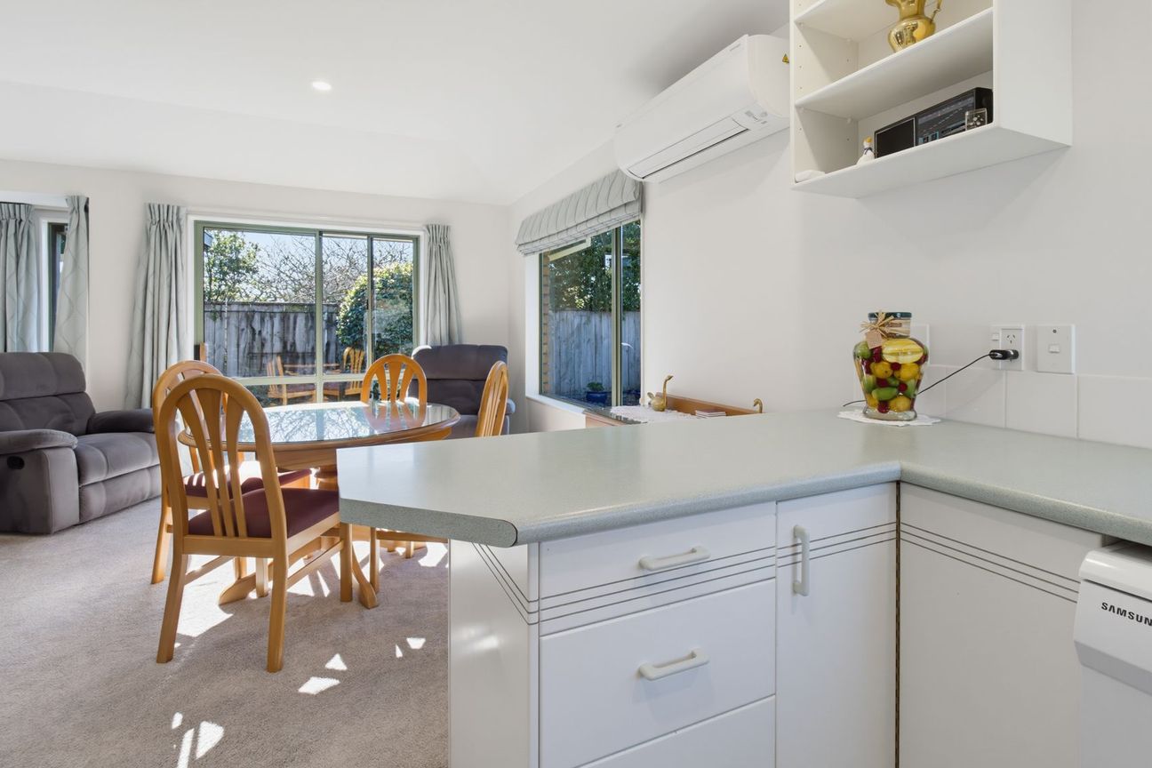 Lovingly Kept Home in a Great Location – pohled 6