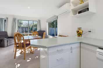 8 Idesia Grove, Richmond