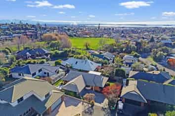 8 Idesia Grove, Richmond