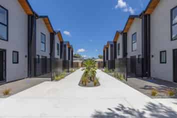 F/624A Queen Street, Levin