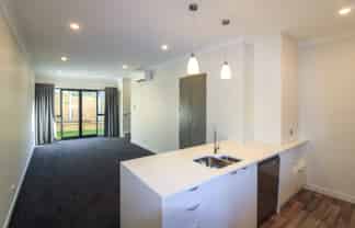 6/1b Corlett Street, Johnsonville