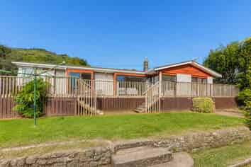 16 Huia Street, Waikanae