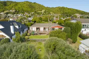 16 Huia Street, Waikanae