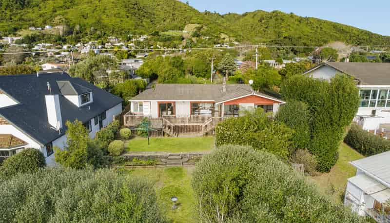 16 Huia Street, Waikanae