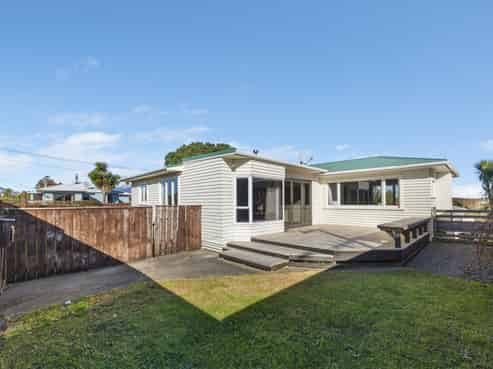 15 York Crescent, Westown