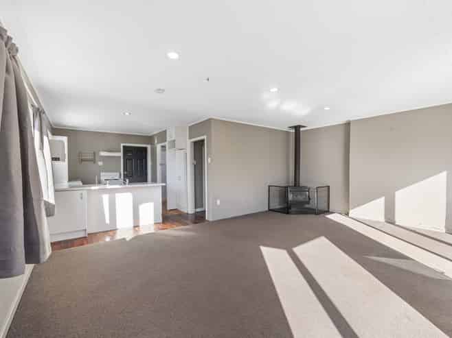 15 York Crescent, Westown