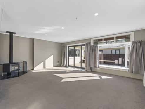 15 York Crescent, Westown