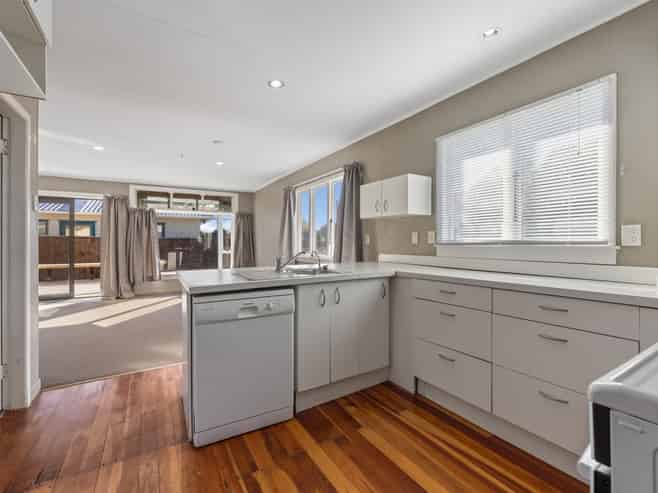 15 York Crescent, Westown