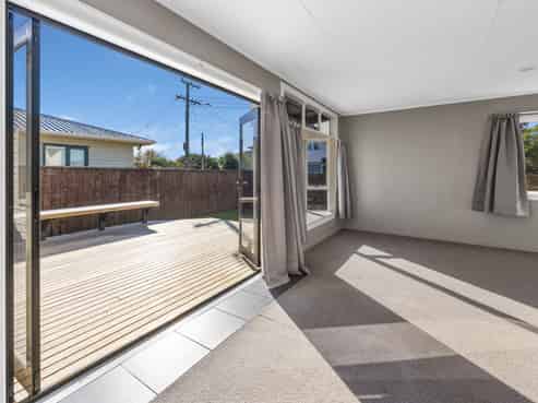 15 York Crescent, Westown
