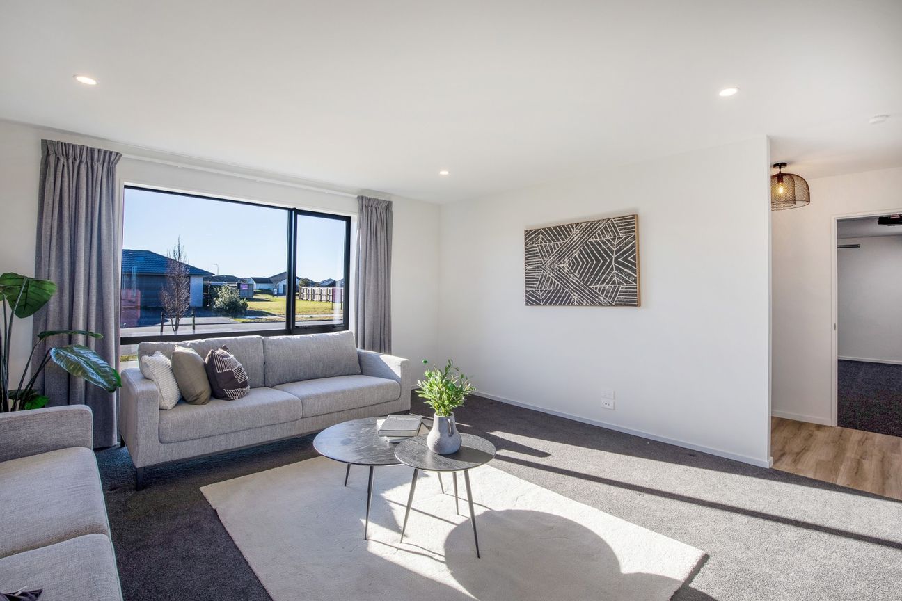 Family Living by Jennian in Westwood - Widok 5