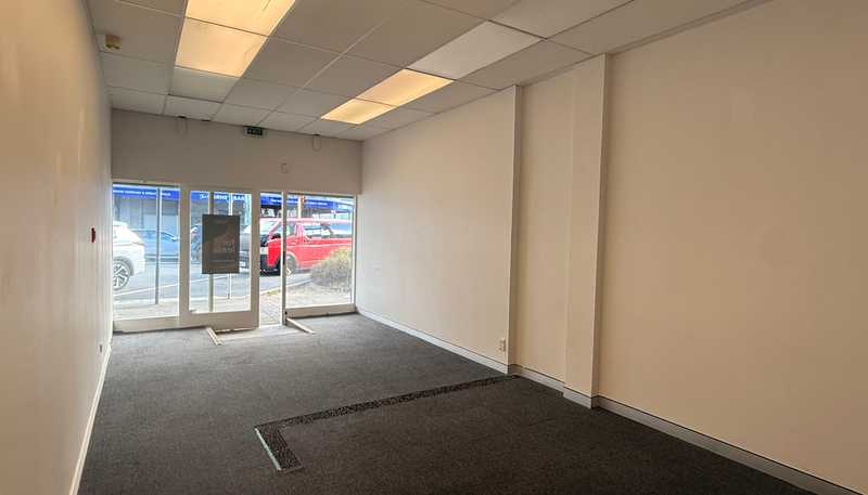 Ground/11 Bay Road, Kilbirnie