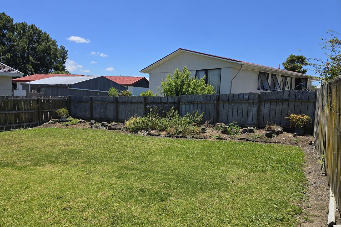 Very Private, Fully Fenced, Tidy 3 Bedroom House - Widok 4