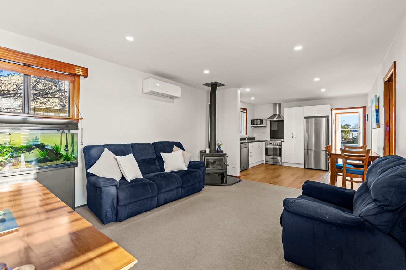 Charming, Modernised & Move-In Ready - Vista 6