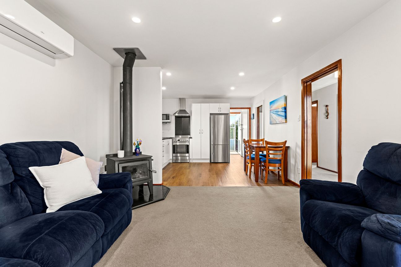 Charming, Modernised & Move-In Ready - Altro