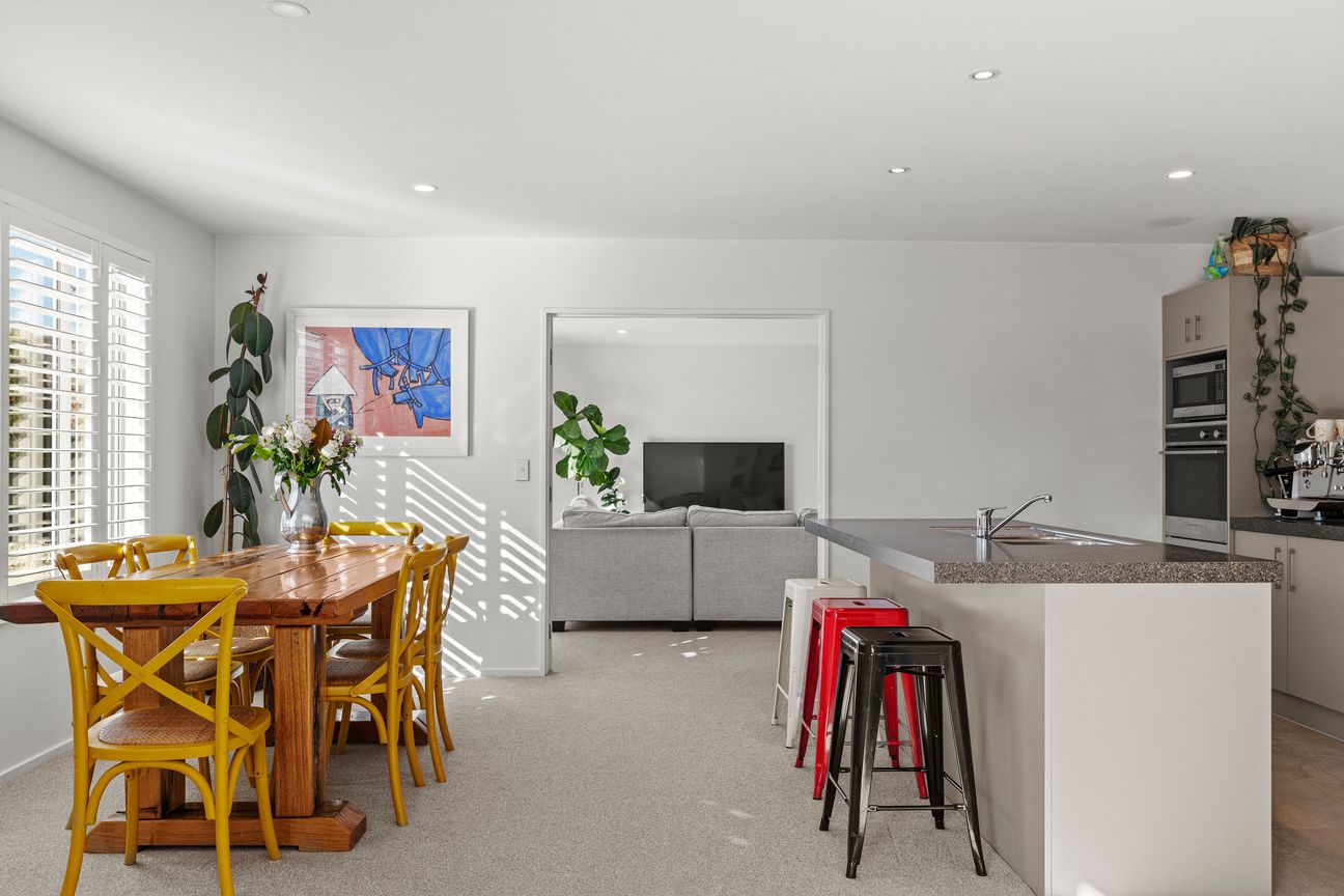 Family Living, Fully Loaded - Vista 6