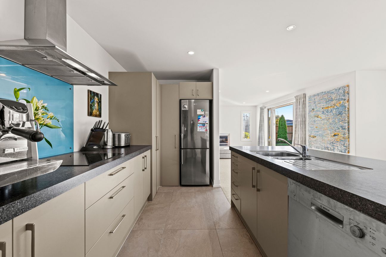 Family Living, Fully Loaded - Vista 5