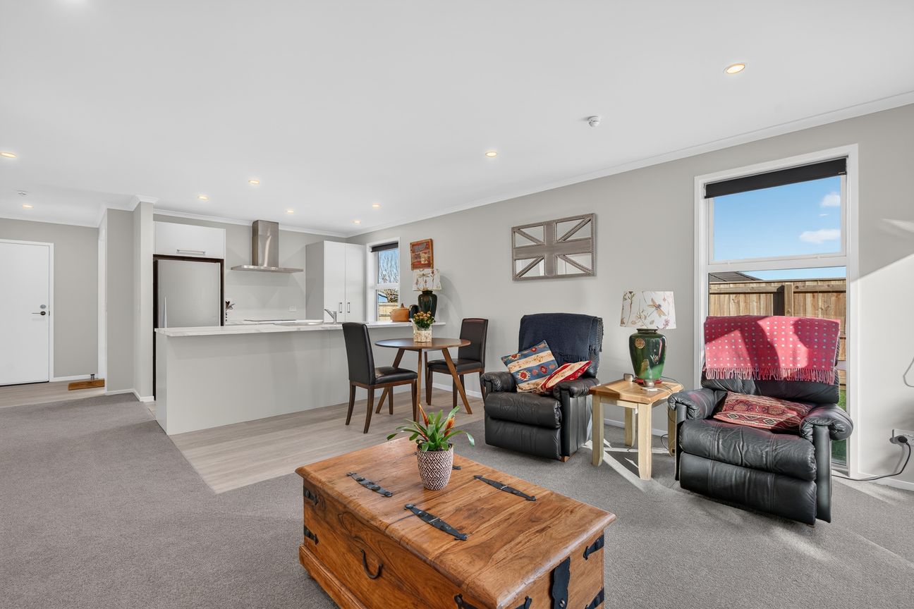 Near New, Sun Filled with Effortless Living – pohled 4
