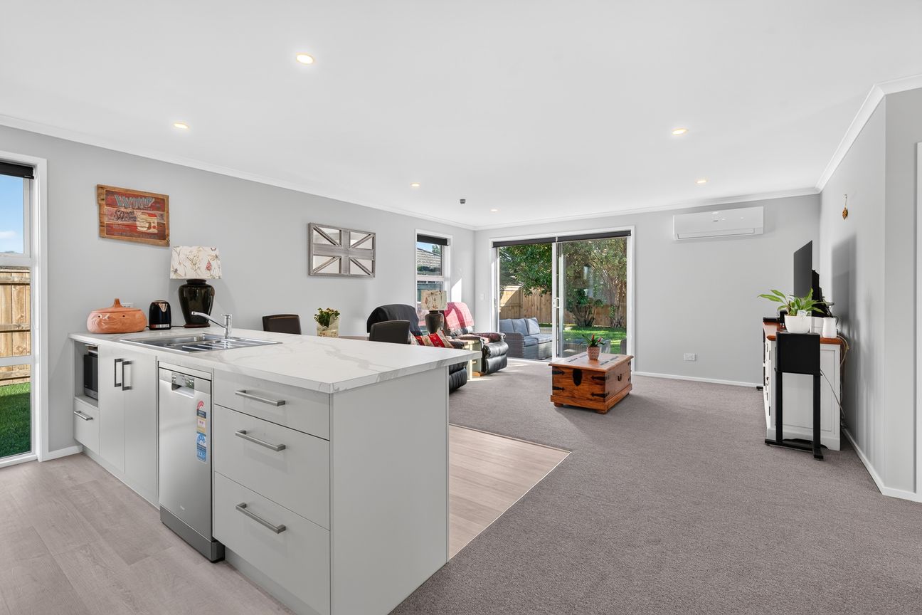 Near New, Sun Filled with Effortless Living – pohled 3