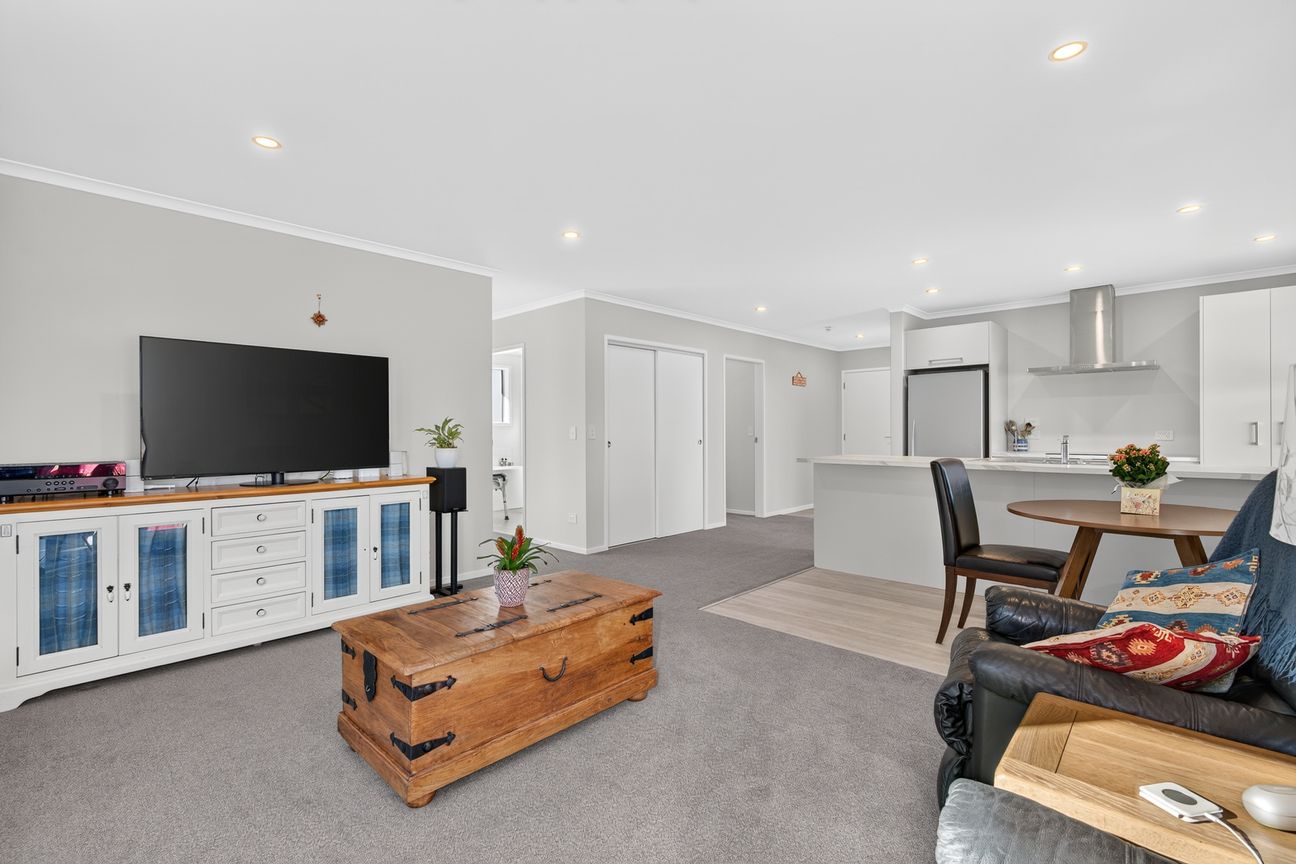 Near New, Sun Filled with Effortless Living – pohled 5