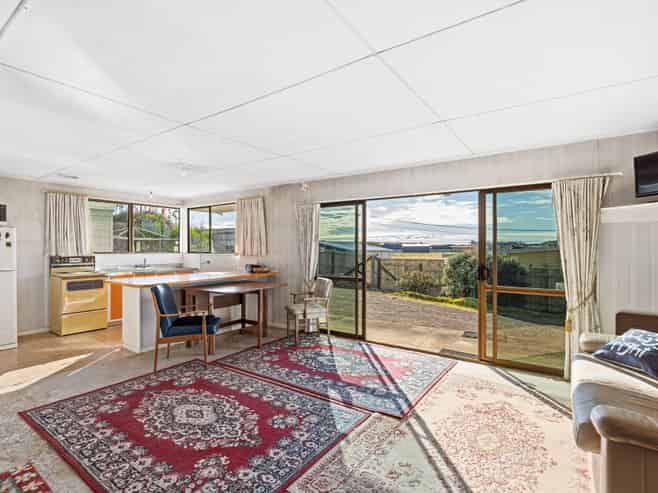 6 Warren Street, Foxton Beach