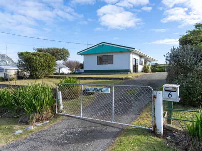 6 Warren Street, Foxton Beach