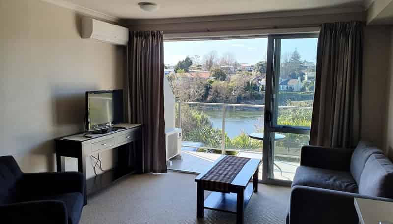 1180D Victoria Street, Hamilton Central