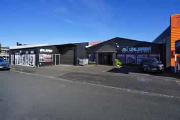 Prime Central Frankton. Investment or occupy.