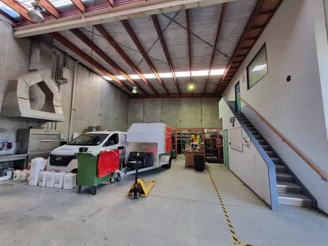 Well presented offices and warehouse