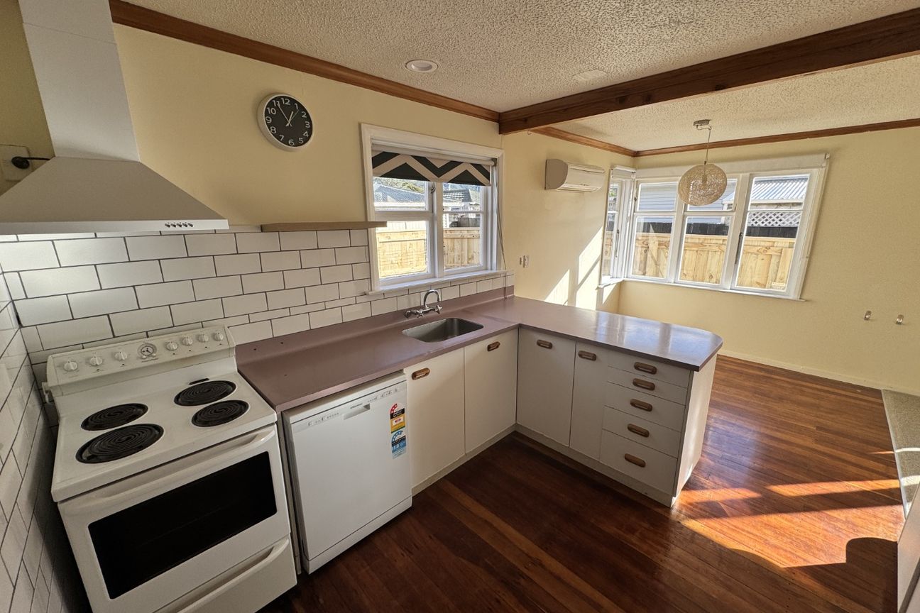 WELL PRESENTED THREE BEDROOM HOME: - Ansicht 2