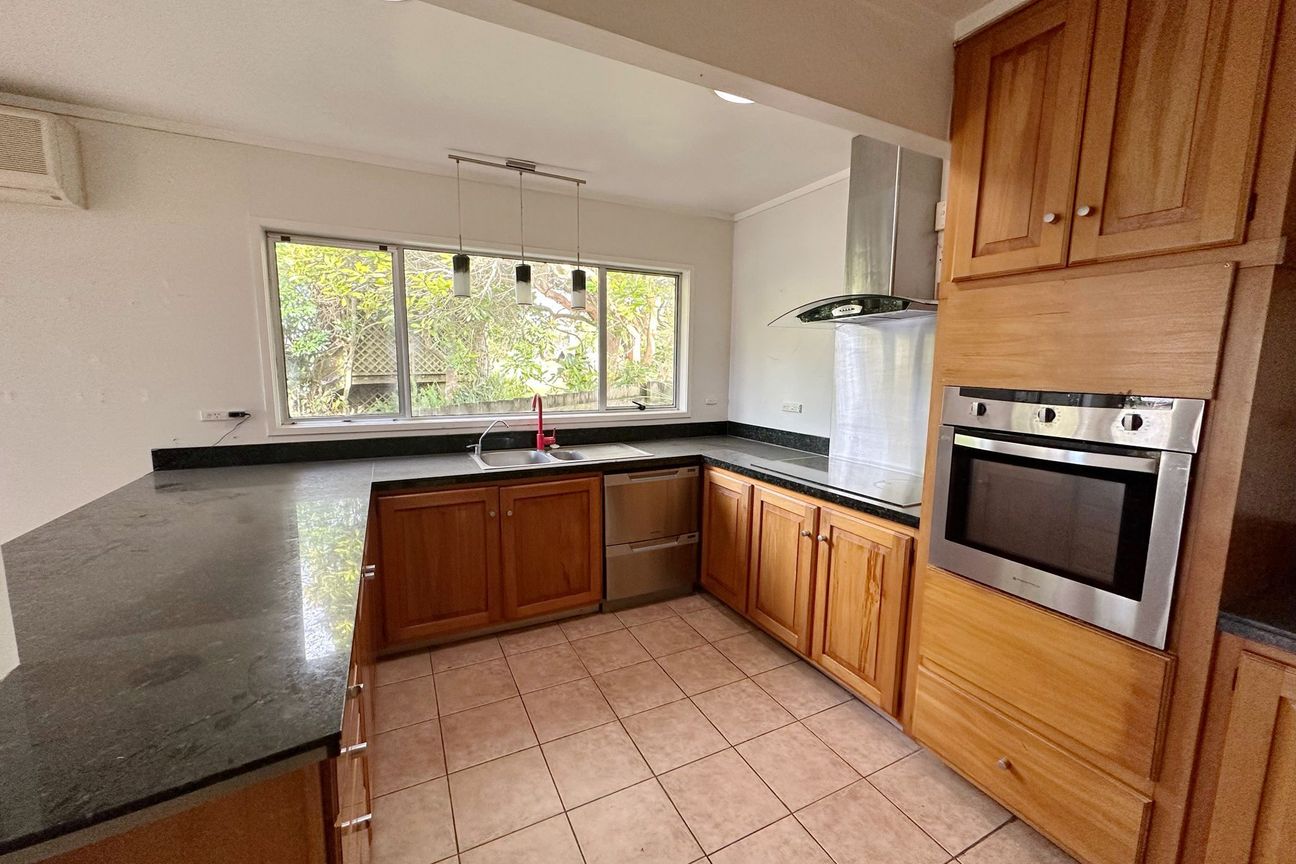 Family Home with swimming pool in Forrest Hill - Aanzicht 3