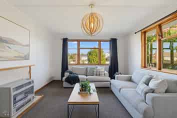 37 Hadfield Crescent, College Estate