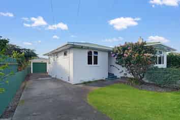 37 Hadfield Crescent, College Estate