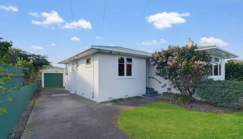 37 Hadfield Crescent, College Estate