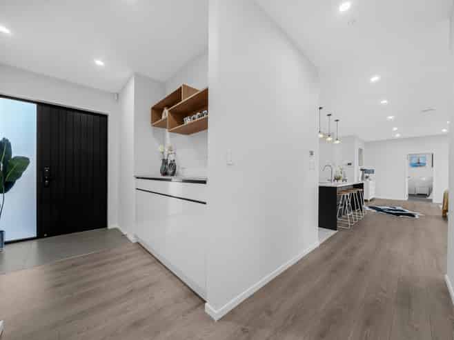 14 RONGOA MAORI WAY, Pukekohe