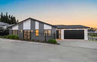 14 RONGOA MAORI WAY, Pukekohe