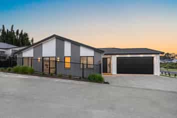 14 RONGOA MAORI WAY, Pukekohe