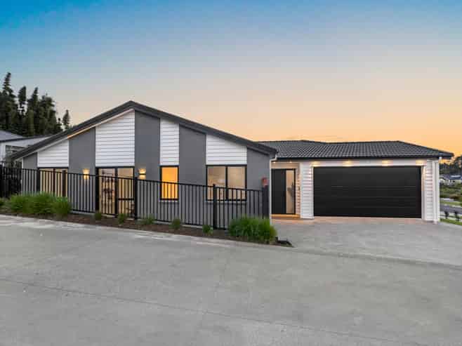 14 RONGOA MAORI WAY, Pukekohe