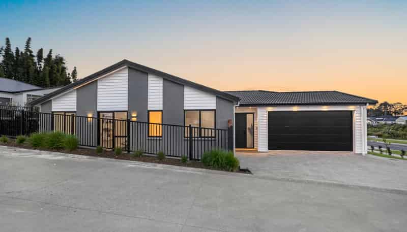14 RONGOA MAORI WAY, Pukekohe