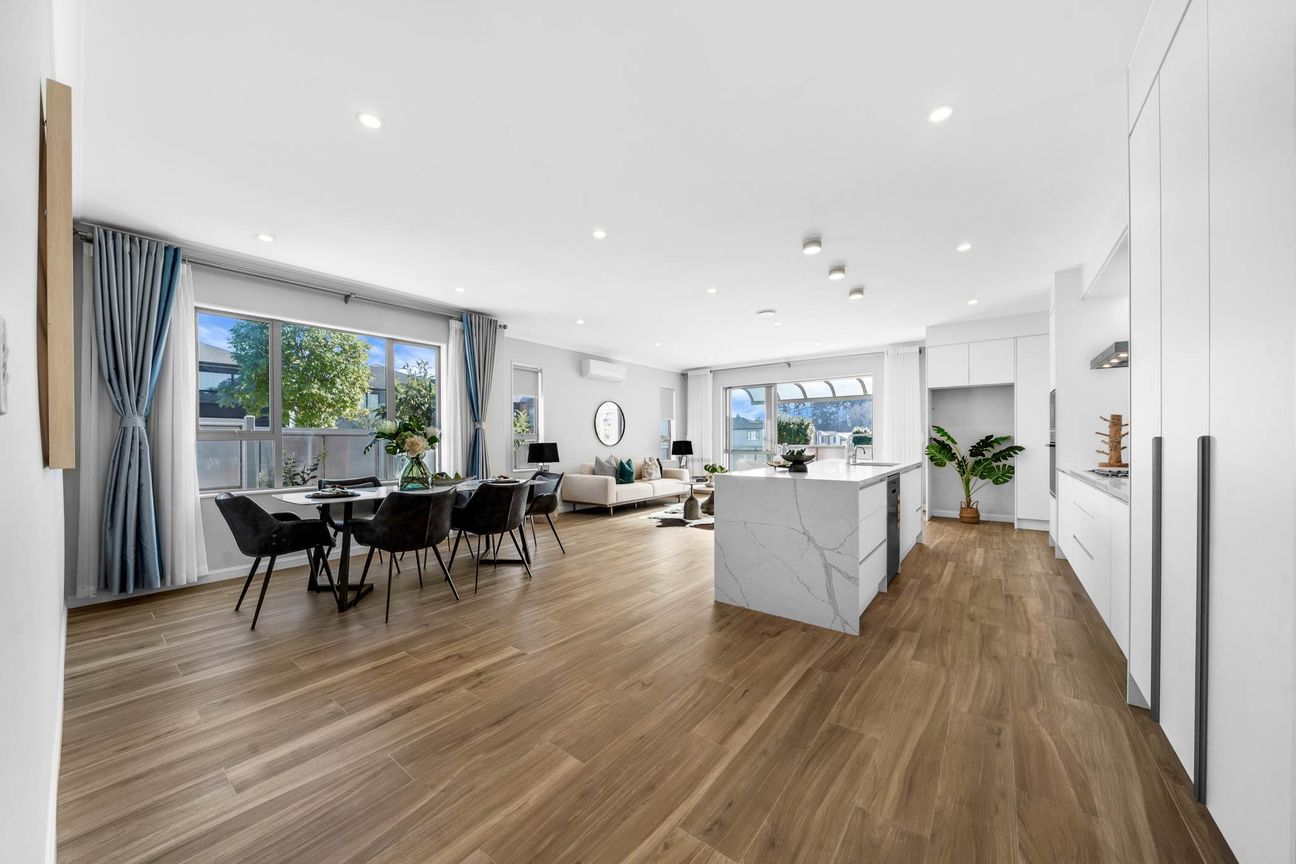 Luxury Corner Site 7-Bedroom Home on Split-level – další