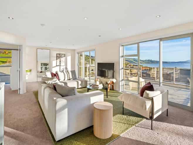 102 Mission Cove, Company Bay